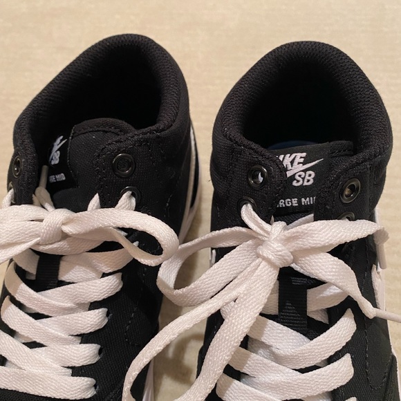 Nike SB Charge Mid Canvas Skate Shoe - Picture 4 of 6